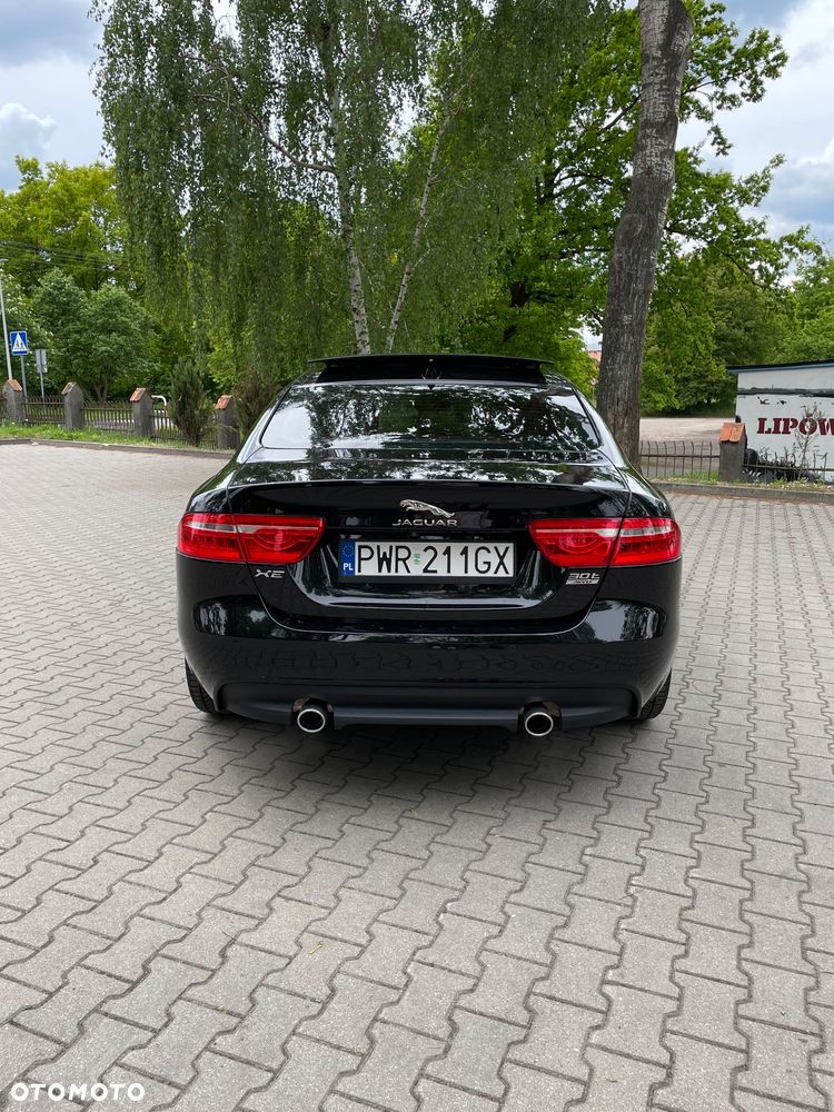Jaguar XE 30t AWD Portfolio - 6
