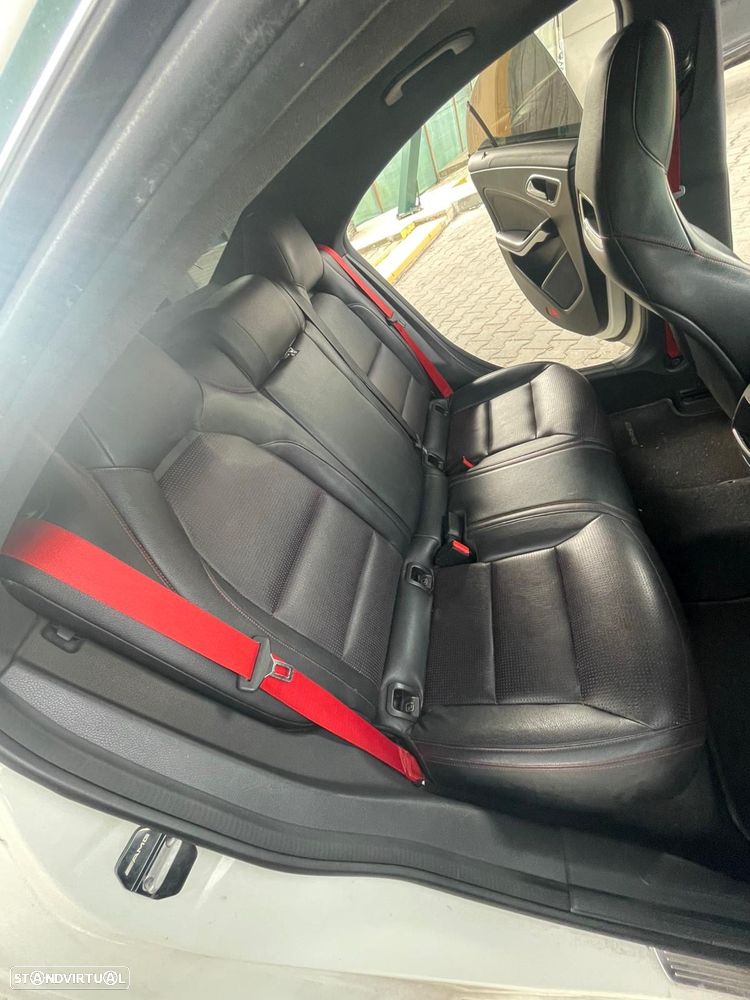 Mercedes-Benz CLA 45 AMG 4-Matic - 10