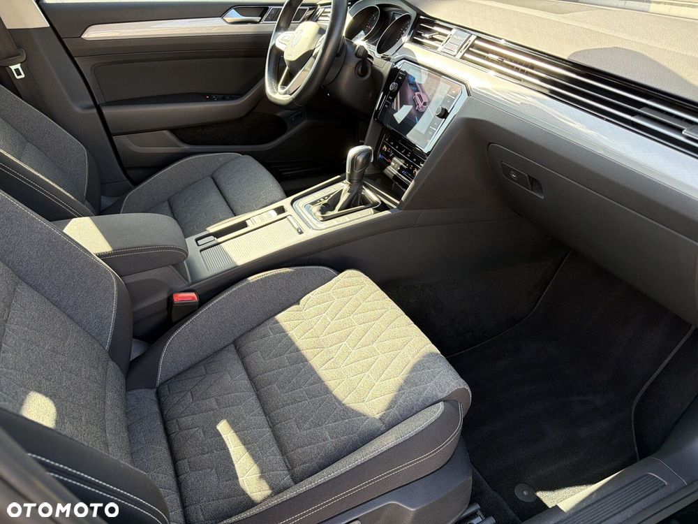 Volkswagen Passat - 38