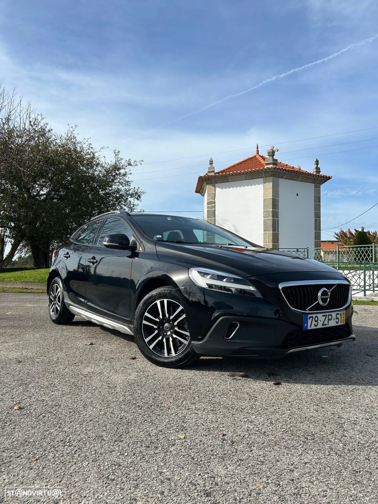 Volvo V40 Cross Country - 1