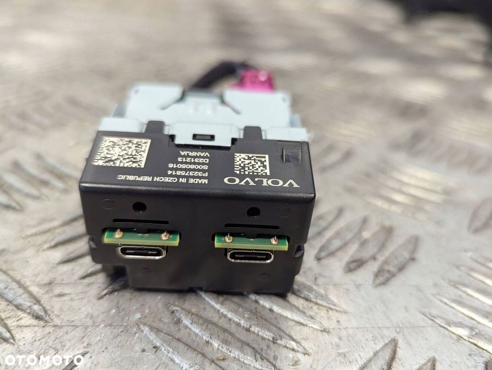 Volvo XC40 2017-2025 Gniazdo złącze USB - 2