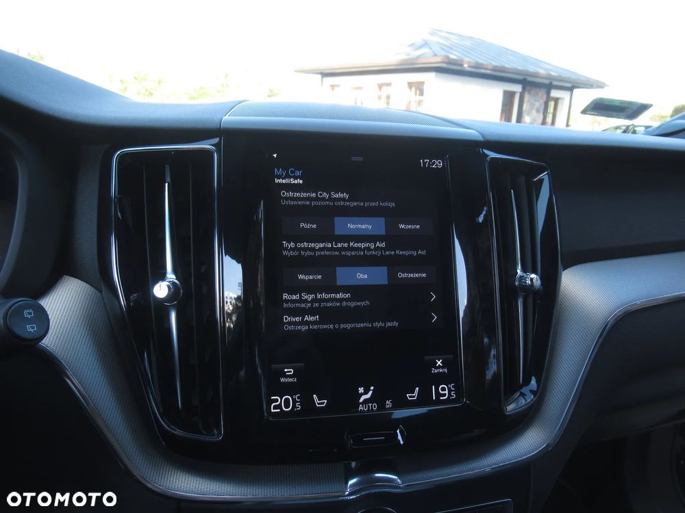 Volvo XC 60 T4 R-Design - 28