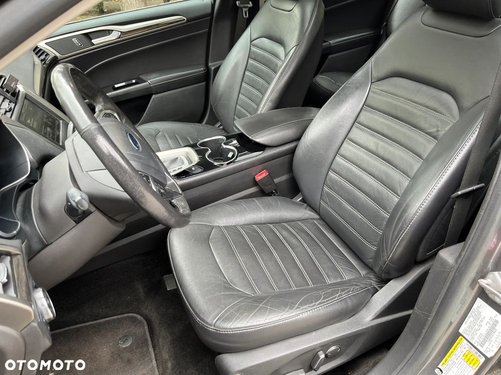 Ford Fusion - 22