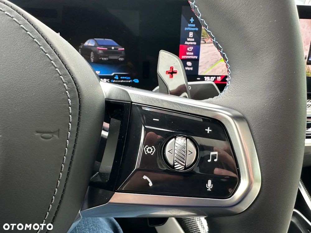 BMW Seria 7 M760e PHEV xDrive Individual Edition sport - 15