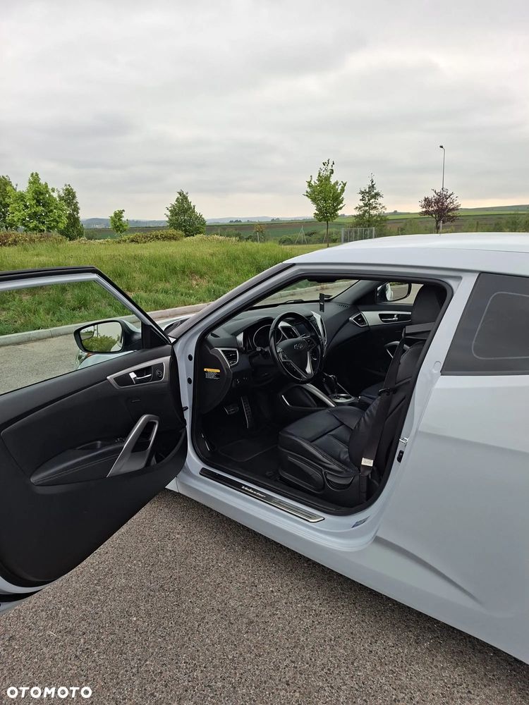 Hyundai Veloster - 15