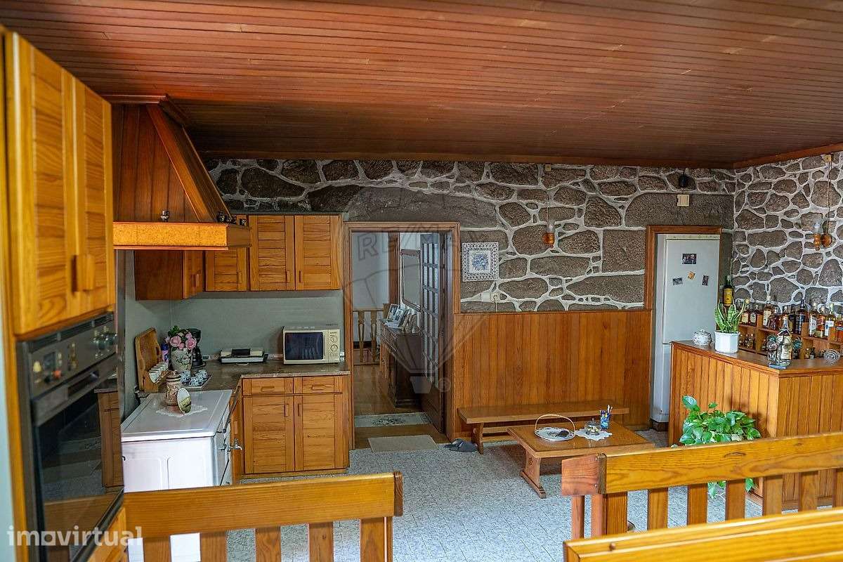 Moradia Rústica em Pedra com Terreno de 2.339 m² - Grande imagem: 3/48