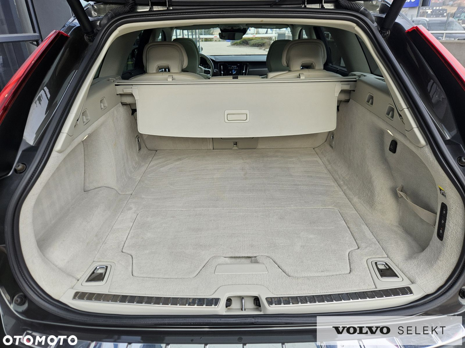 Volvo V90 Cross Country - 35