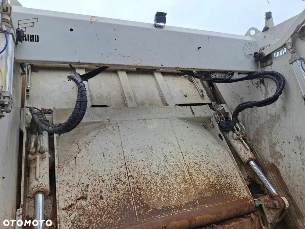 Renault D12 Truck Śmieciarka FARID Forez Bennes EURO 6 2016 rok 2 Osie Opony Bardzo Dobry Stan Zawieszenie Na Poduszkach - 6