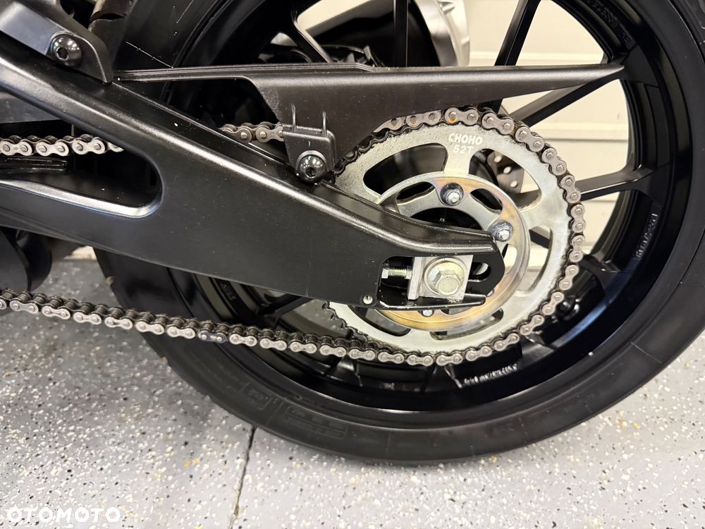Yamaha MT - 12