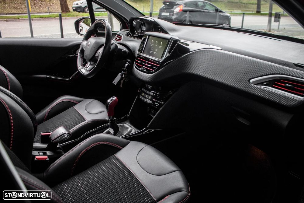 Peugeot 2008 1.2 PureTech GT Line EAT6 - 28