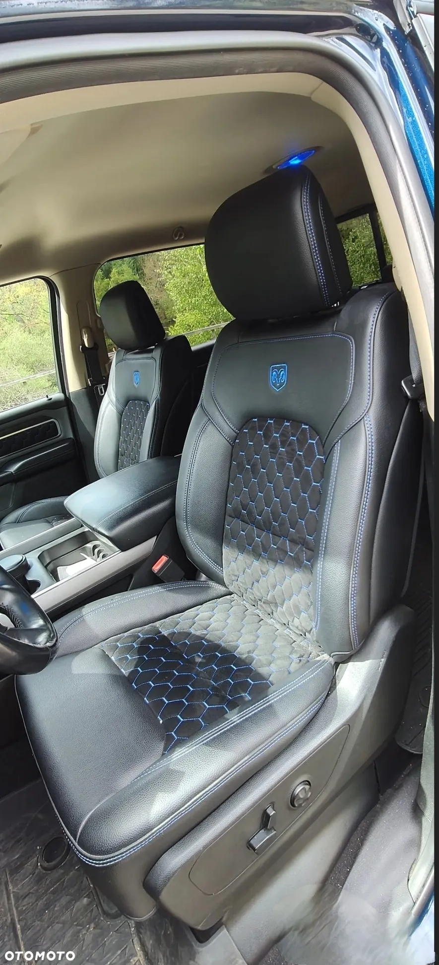 RAM 1500 5.7 Quad Cab Bighorn - 10