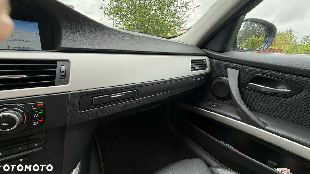 BMW Seria 3 325i xDrive Edition Exclusive - 12