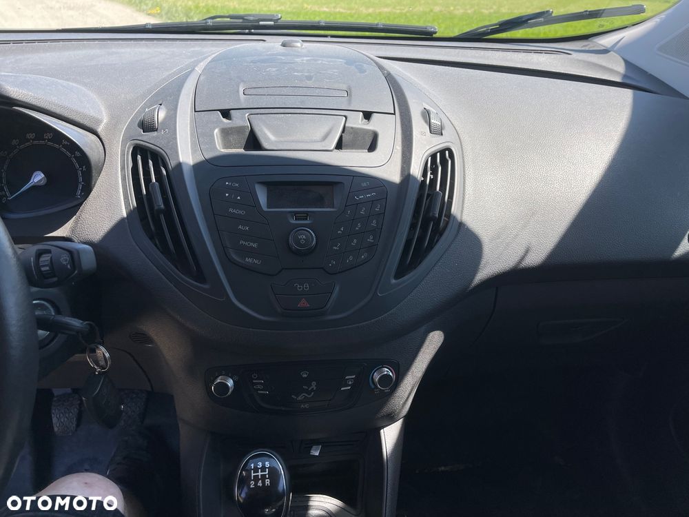 Ford Courier - 12