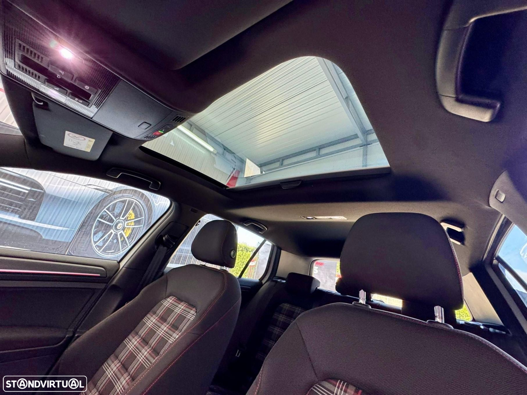 VW Golf 2.0 TSI GTI DSG Performance - 23