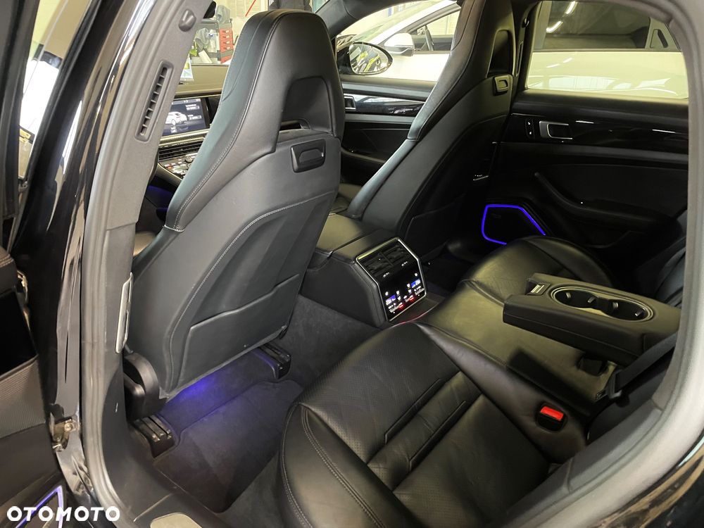 Porsche Panamera - 24