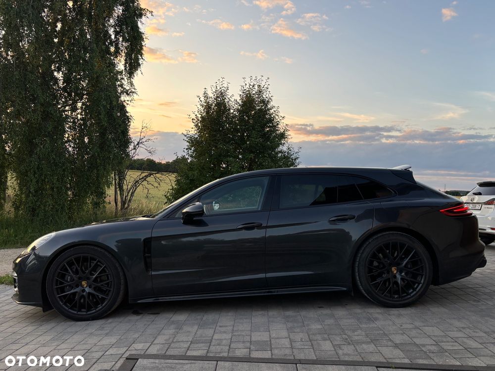 Porsche Panamera 4 Sport Turismo - 12