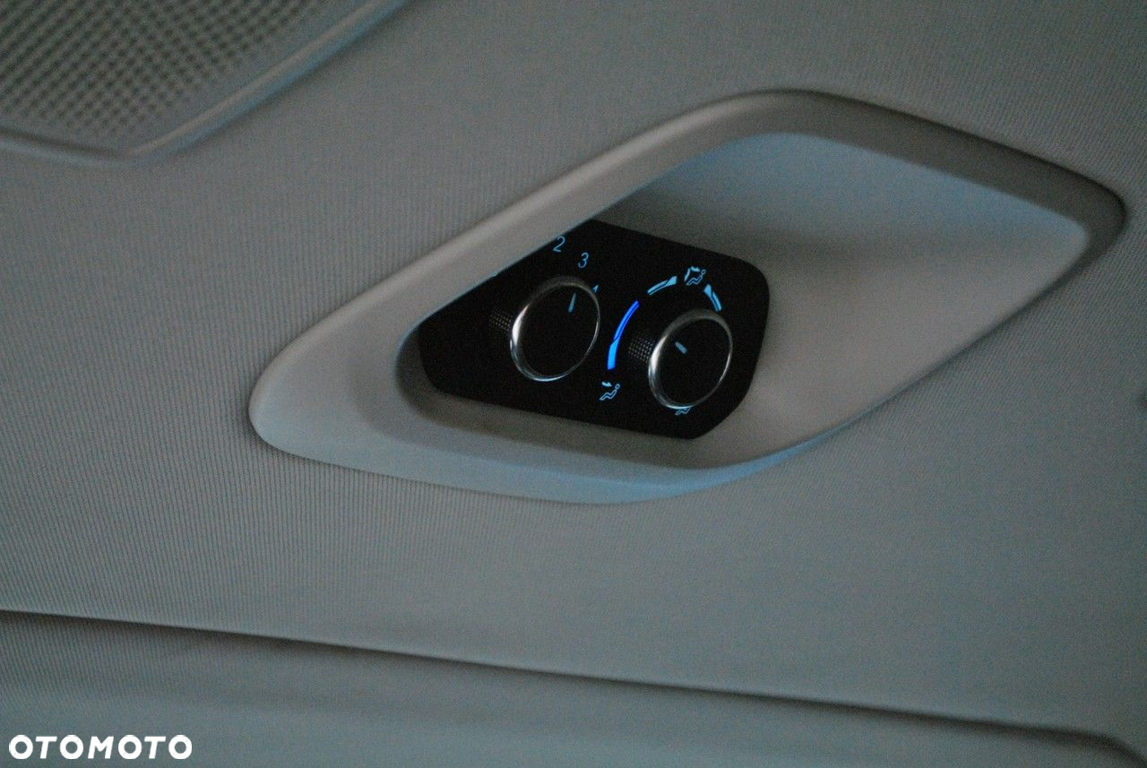 Ford Tourneo Custom - 16