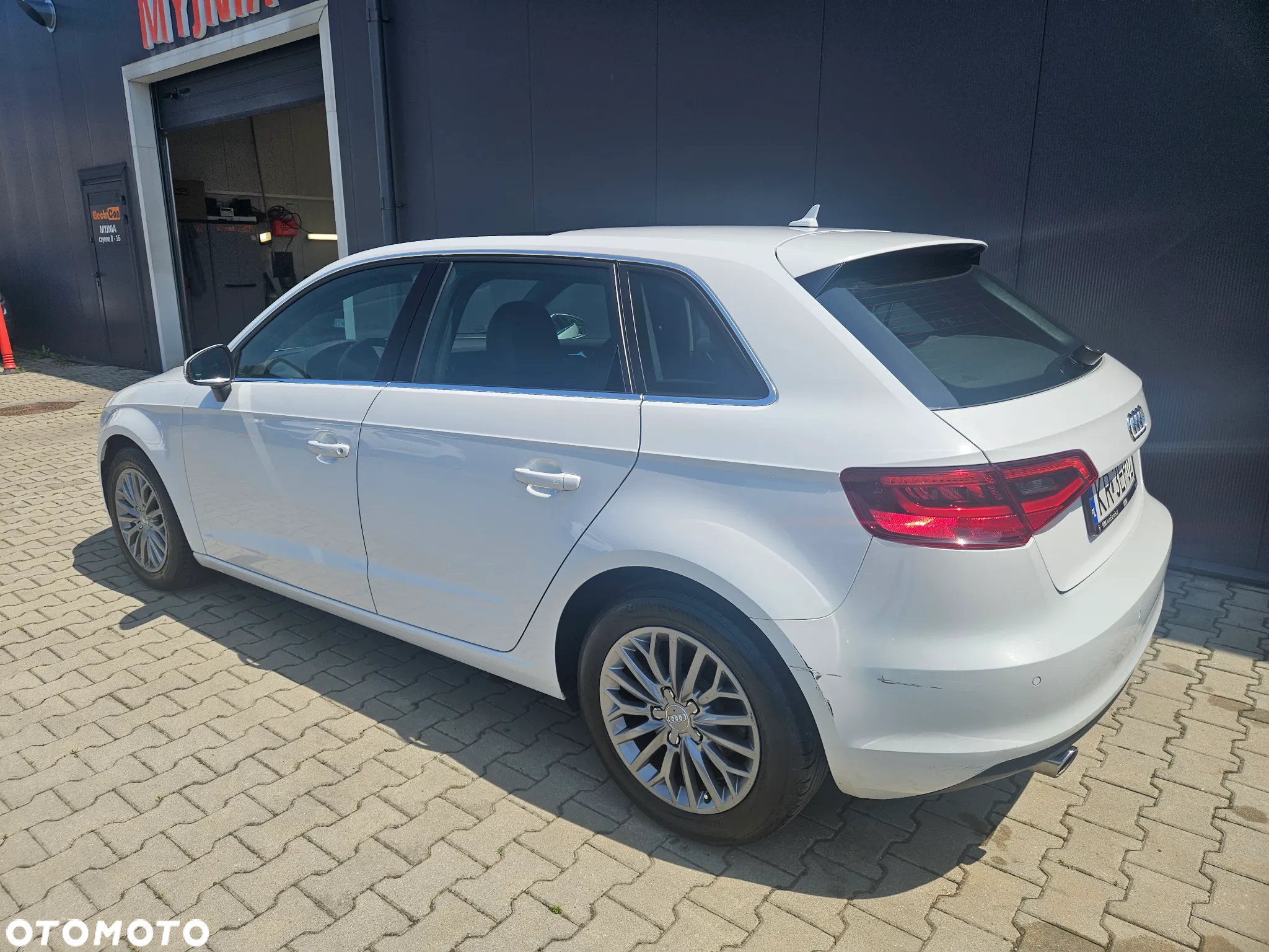 Audi A3 1.6 TDI Ambiente - 2