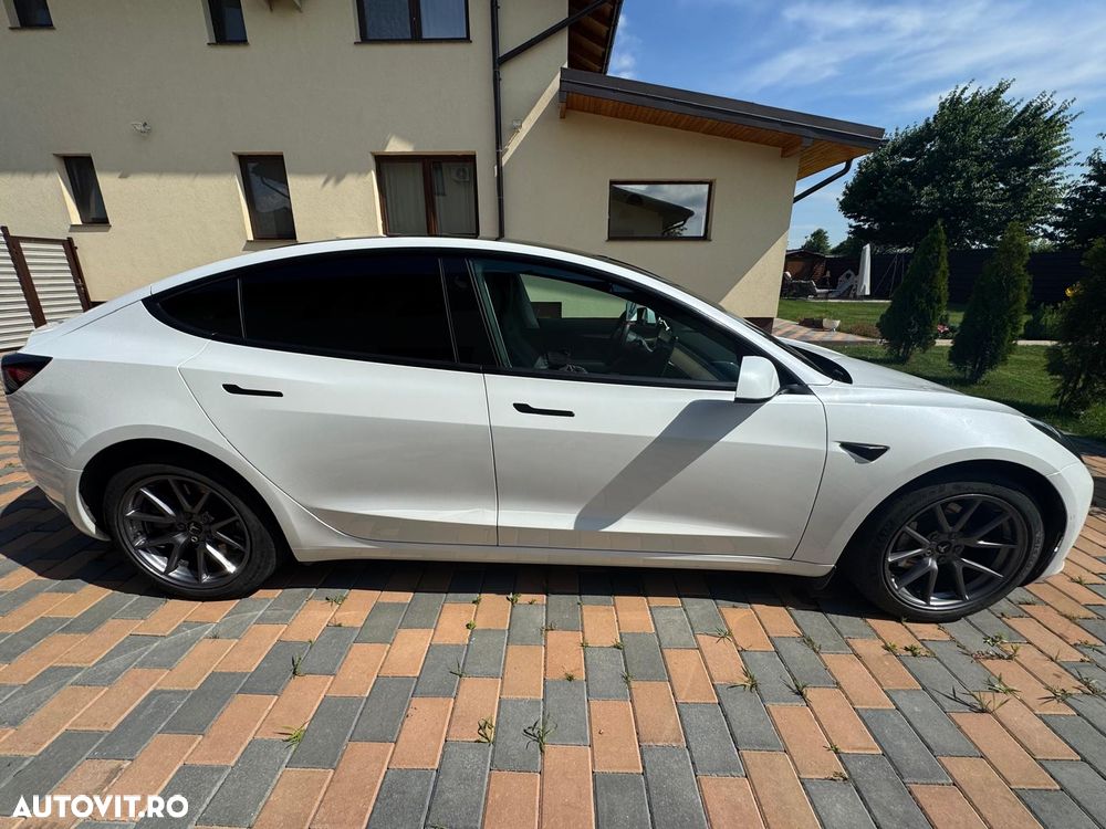 Tesla Model 3 - 3