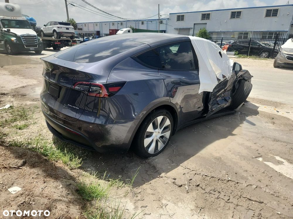 Tesla Model Y Long Range Dual Motor AWD - 9