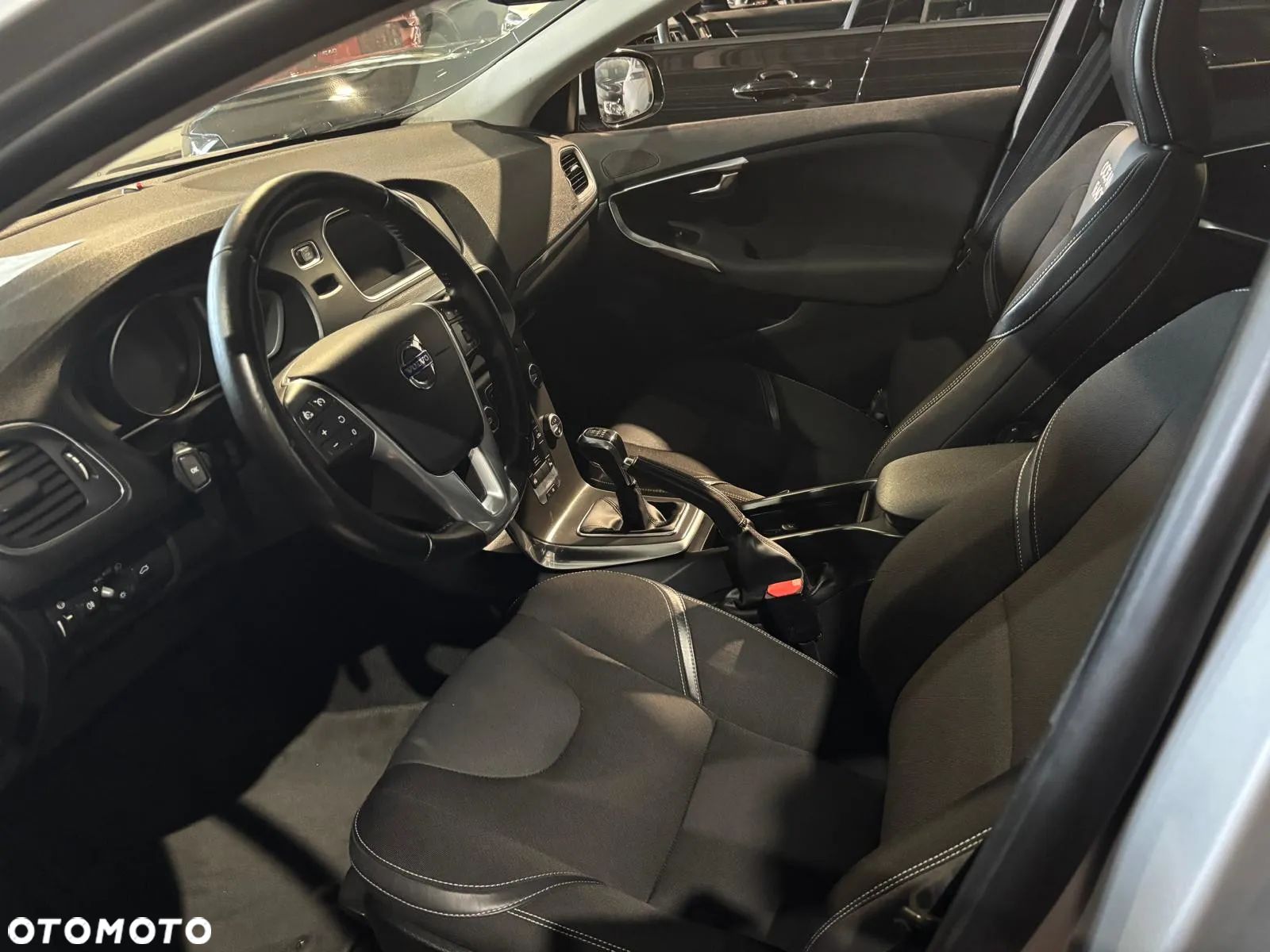 Volvo V40 D4 Drive-E Ocean Race - 1