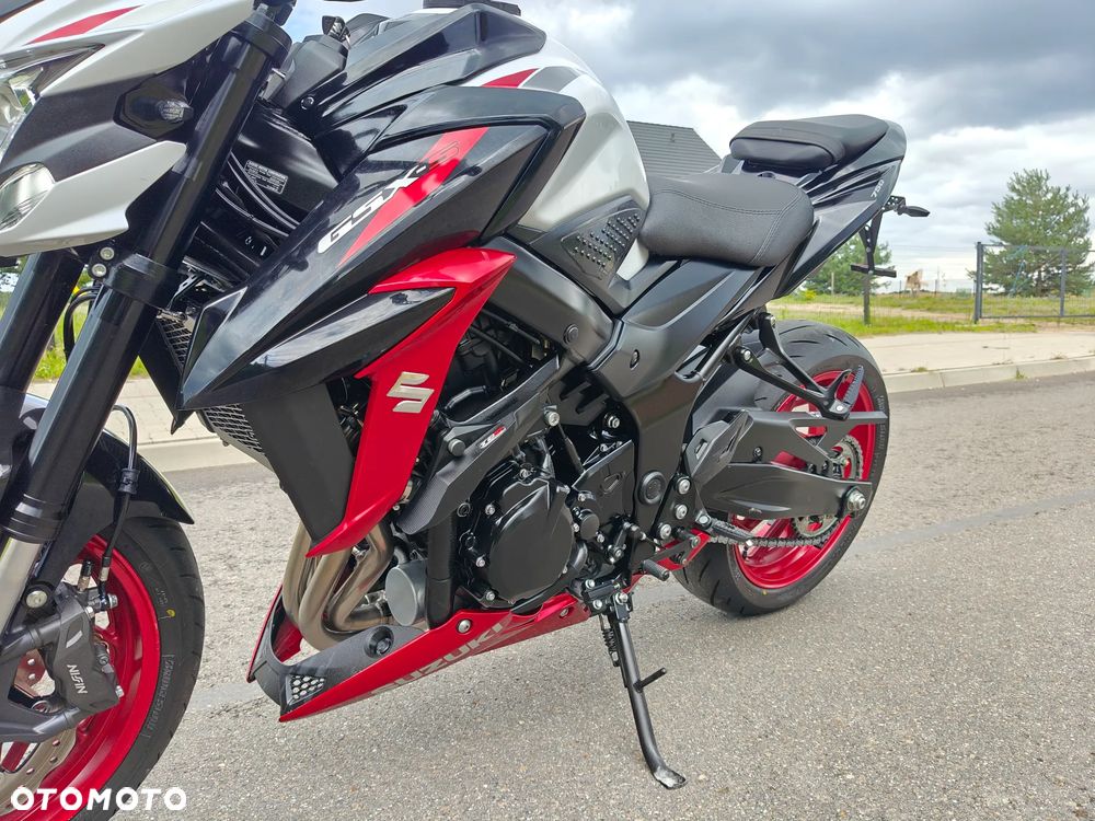 Suzuki GSX - 10