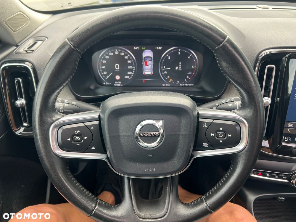 Volvo XC 40 D3 AWD Momentum Pro - 27