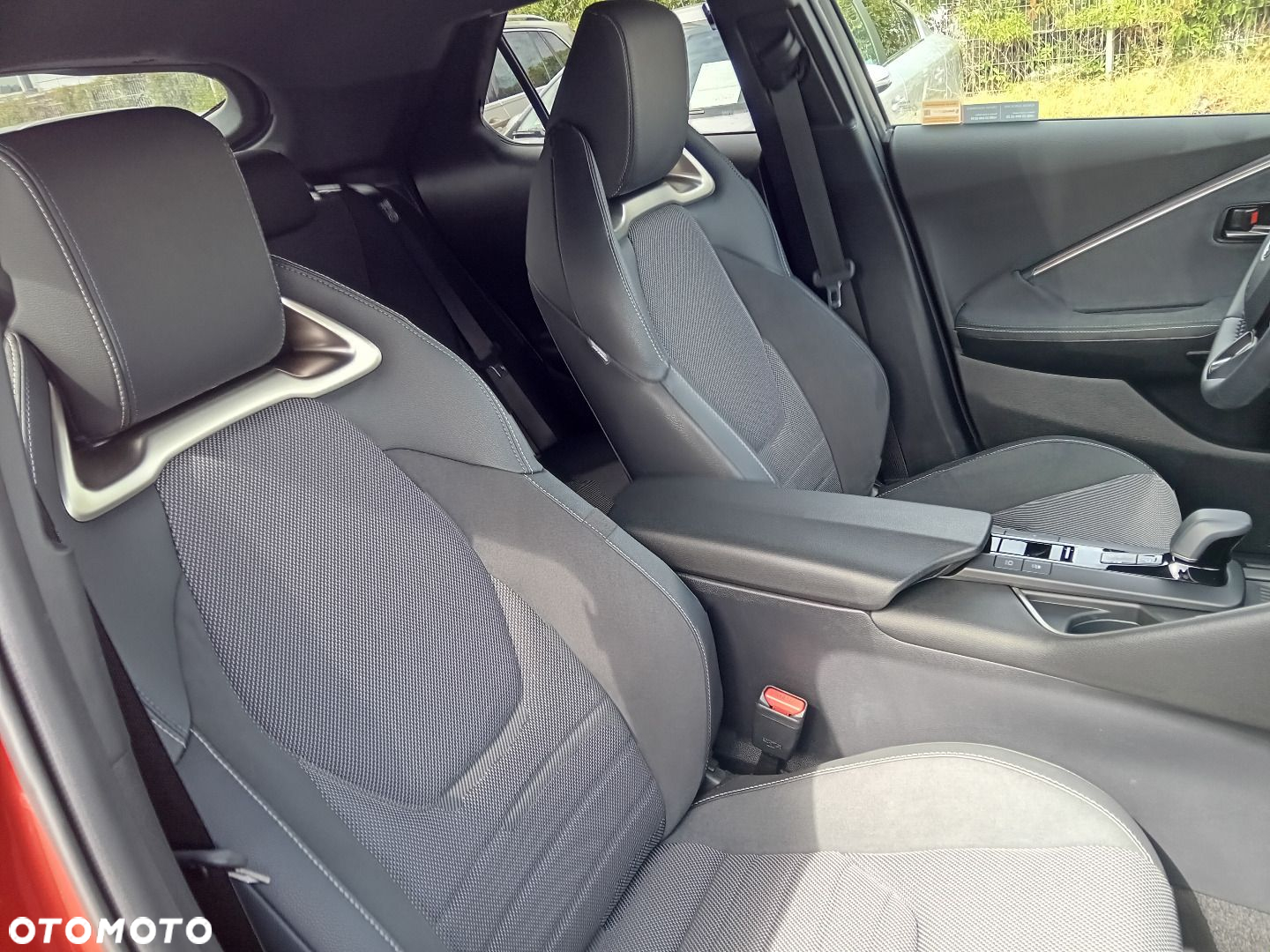 Toyota C-HR 2.0 Hybrid Executive - 33