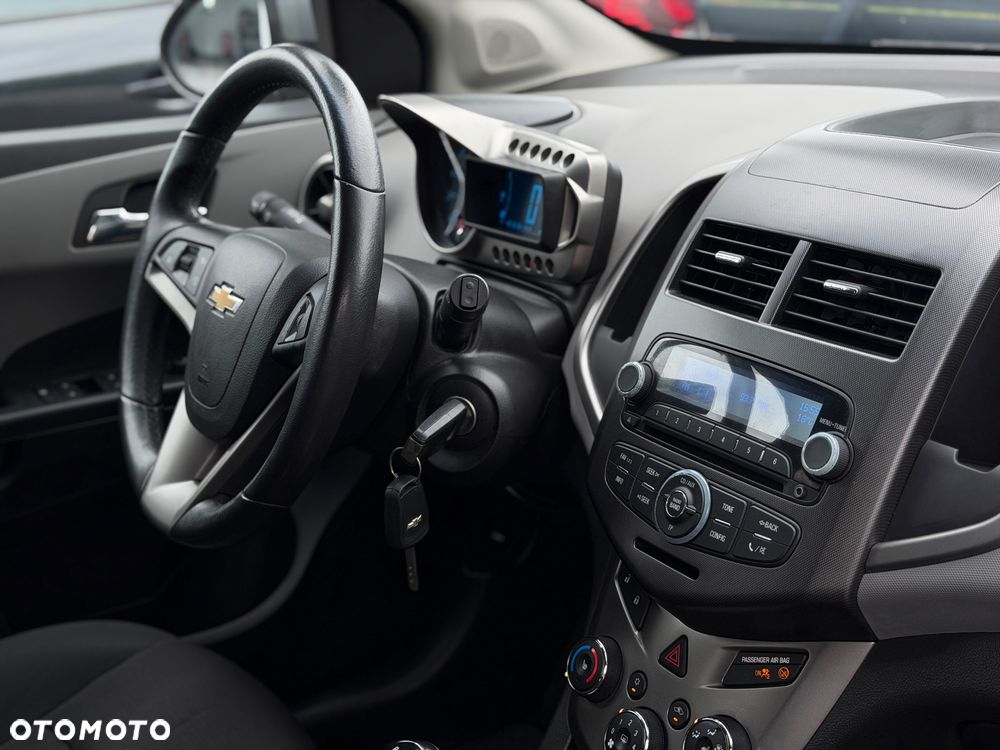 Chevrolet Aveo 1.6 LTZ - 23