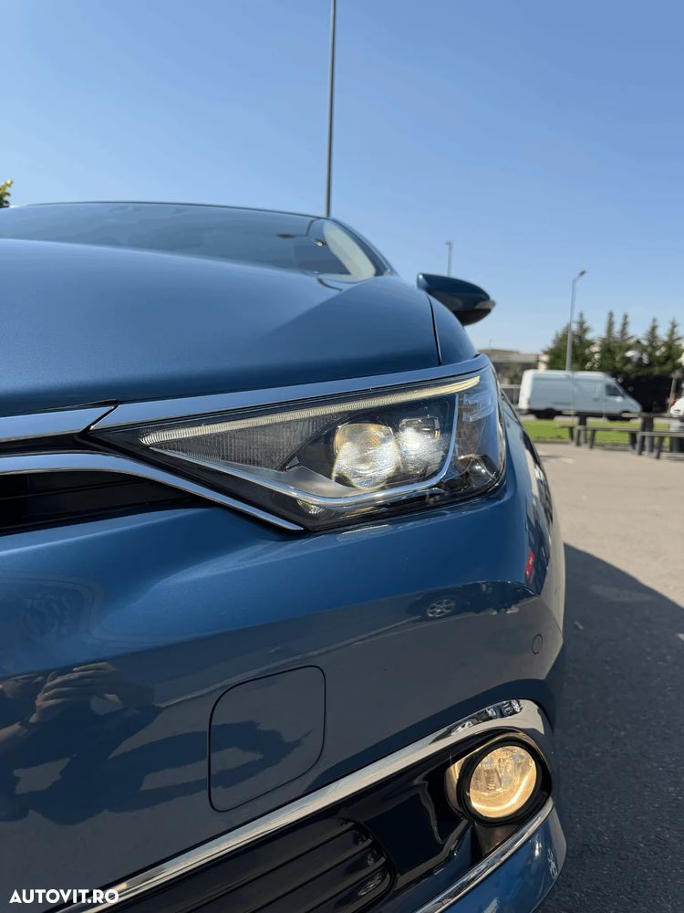 Toyota Auris 1.8 L VVT-i HSD Sol + - 9