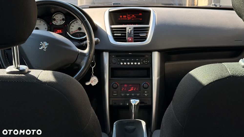Peugeot 207 - 18