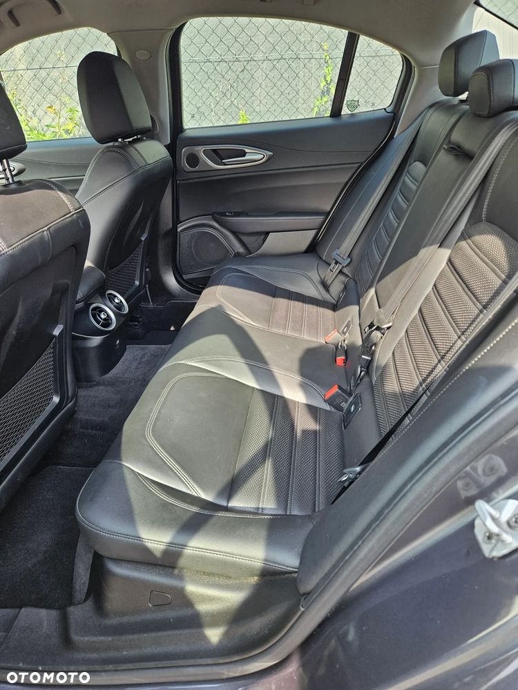 Alfa Romeo Giulia 2.0 Turbo Veloce Q4 - 13