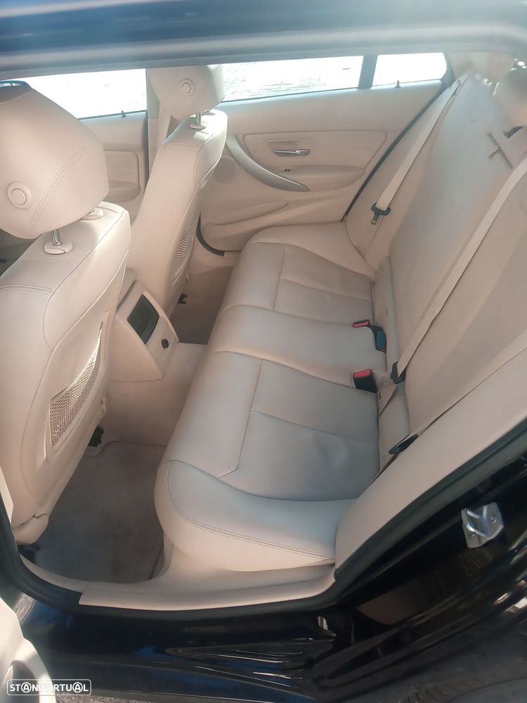 BMW 320 d Touring Advantage Auto - 10