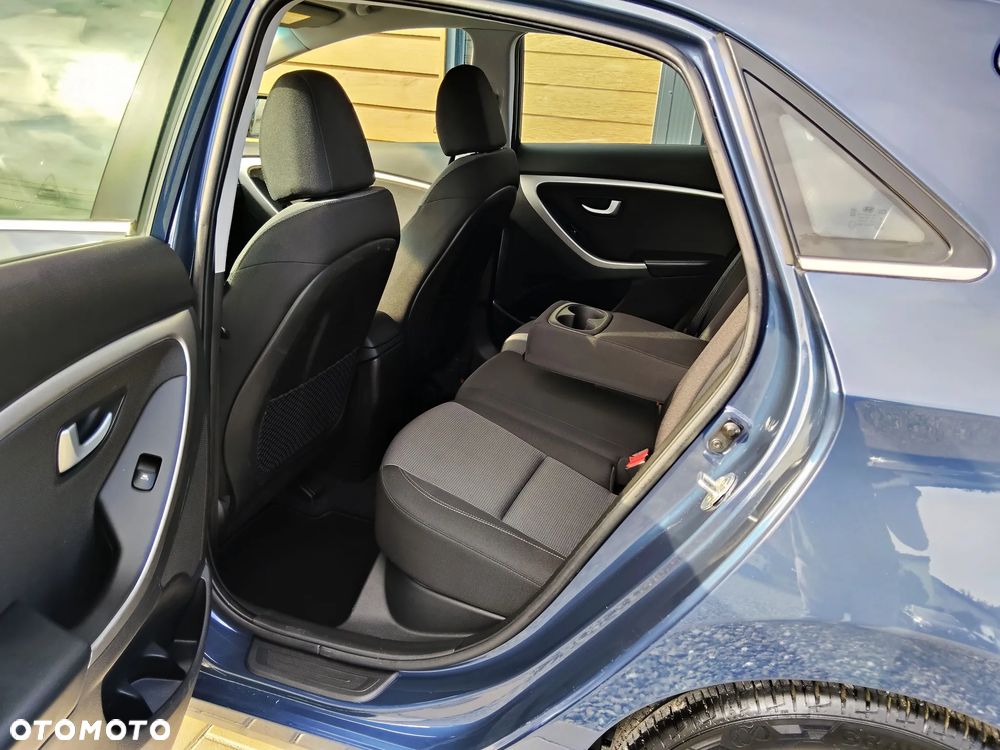 Hyundai i30 blue 1.6 CRDi Premium - 24