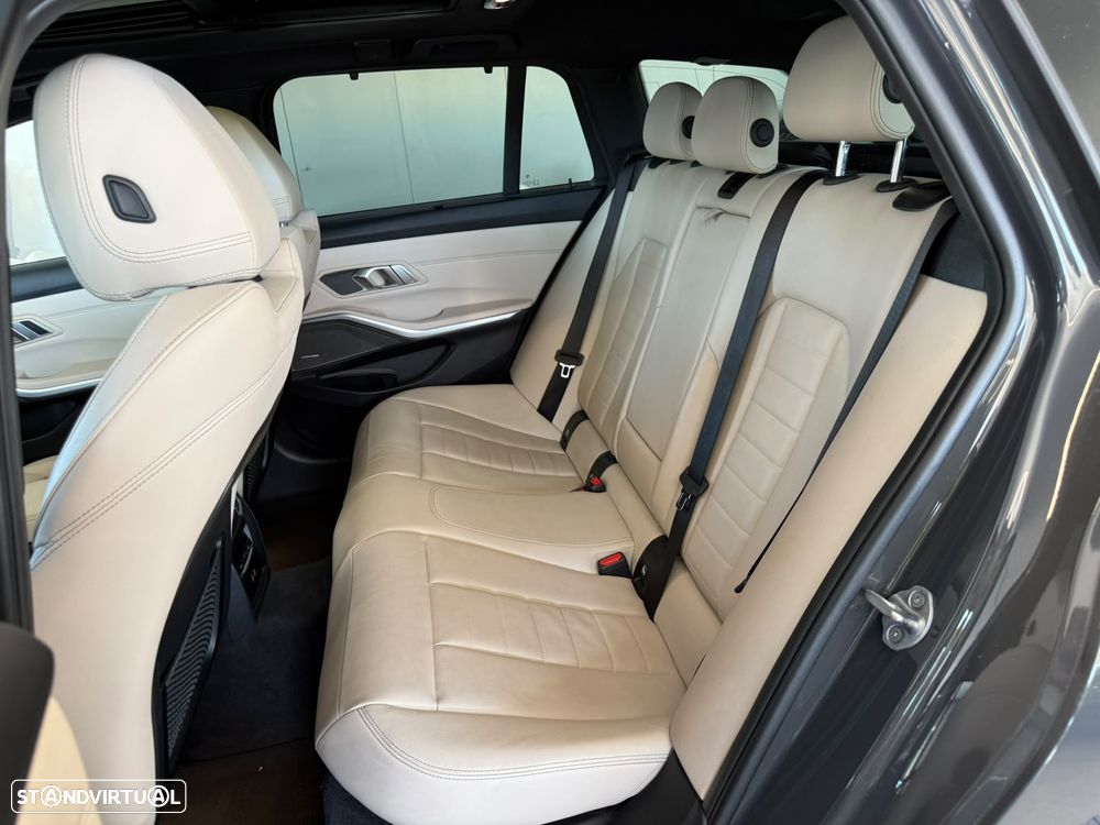 BMW 320 d Pack Desportivo M Auto - 32
