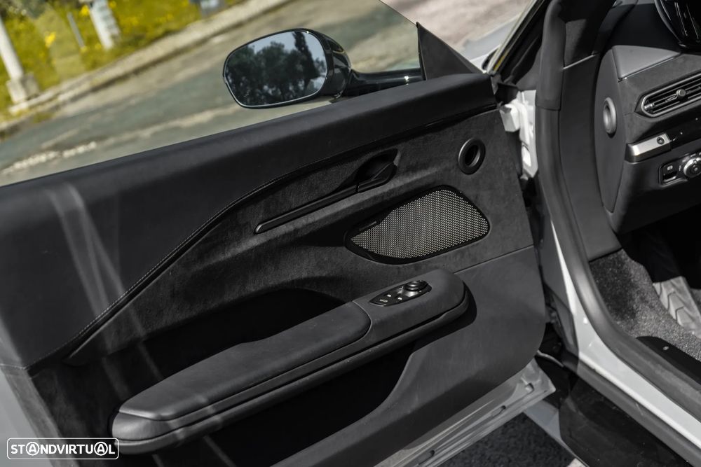 Aston Martin Vantage Coupe - 15