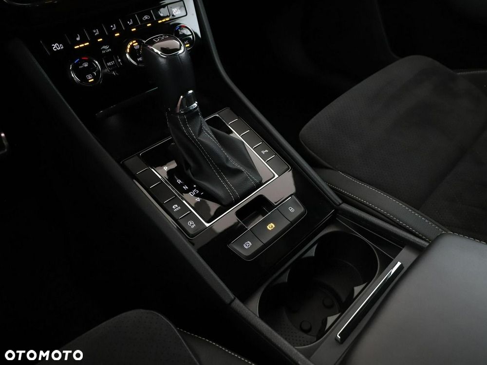 Skoda Superb 2.0 TDI DSG Sportline - 33
