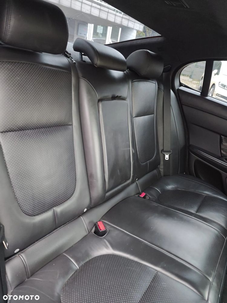 Jaguar XF 3.0 V6 D S Portfolio - 25