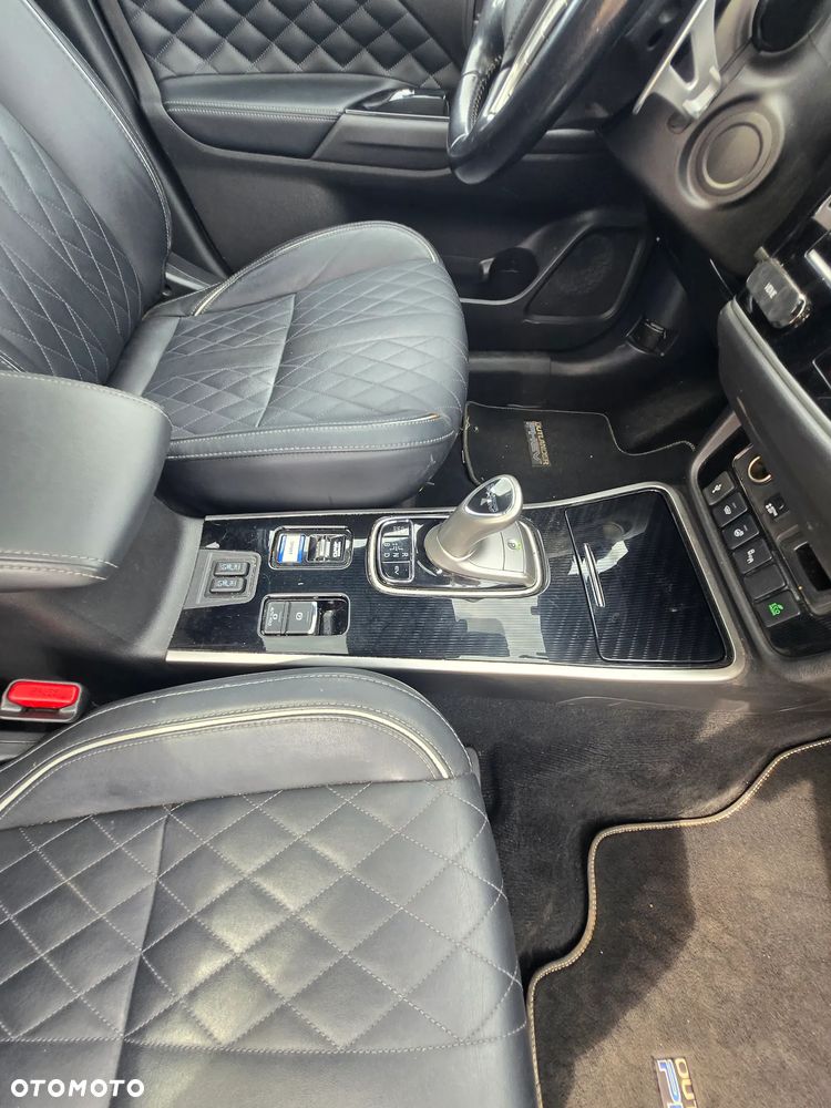 Mitsubishi Outlander - 25