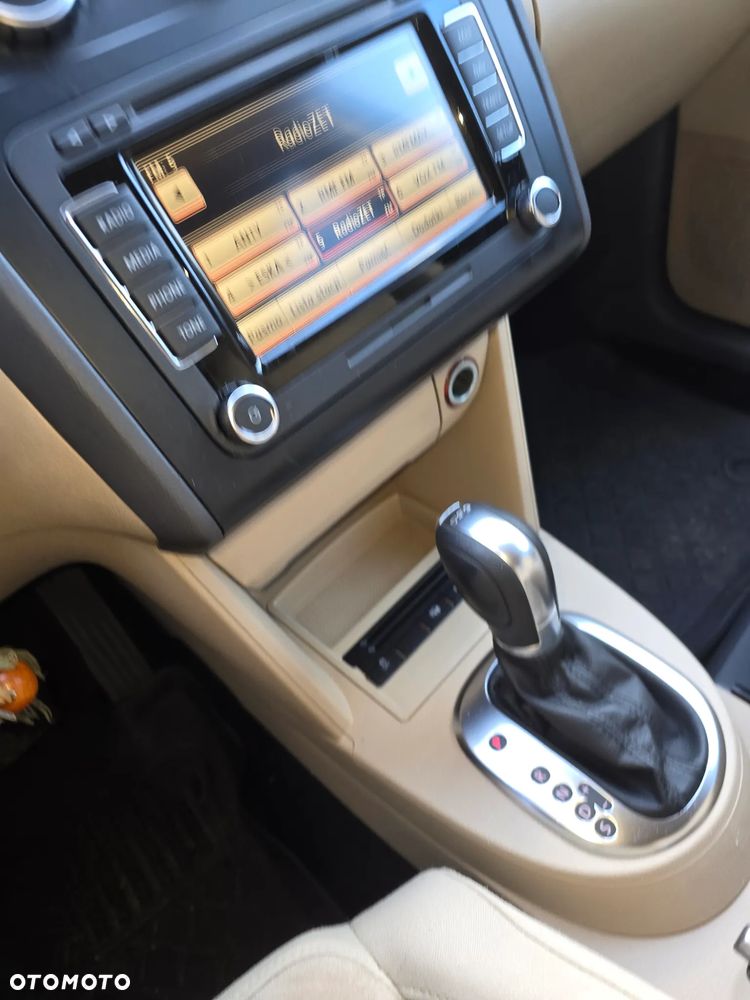 Volkswagen Touran 2.0 TDI DPF Highline DSG - 9