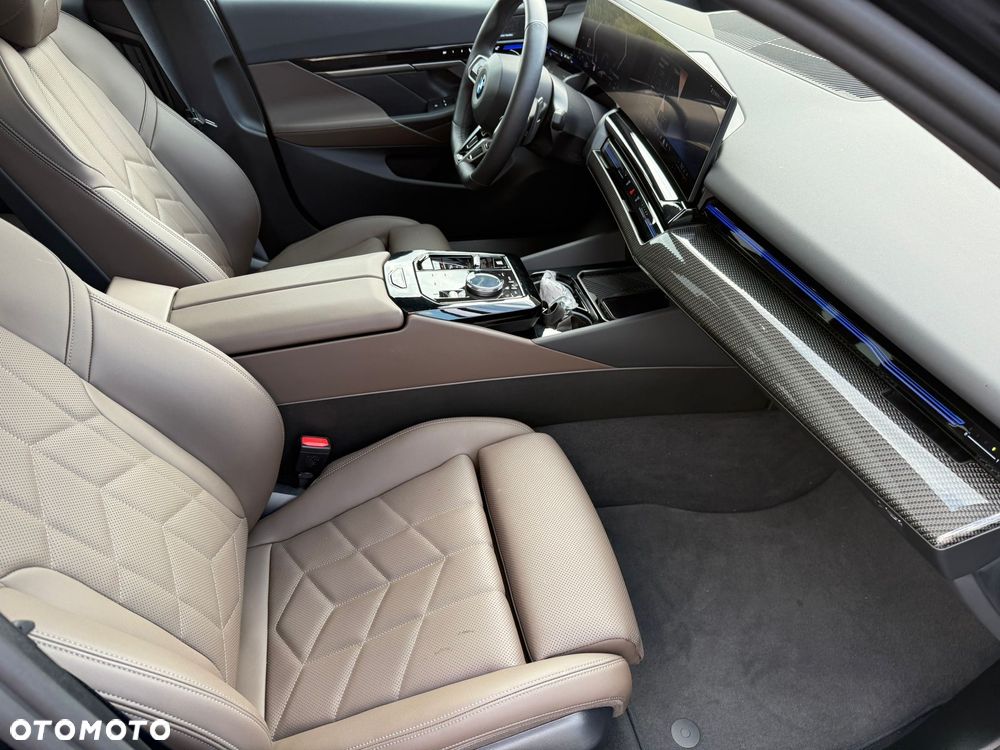 BMW Seria 5 520d xDrive Touring - 25