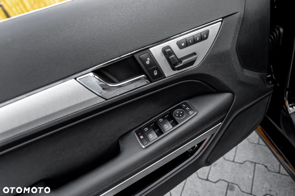Mercedes-Benz Klasa E 350 CGI BlueEFFICIENCY 7G-TRONIC Avantgarde - 24