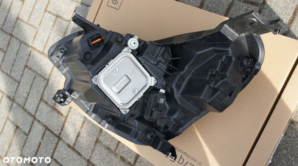 PRZEDNIA PRAWA LAMPA RENAULT CAPTUR II FULL LED - 9