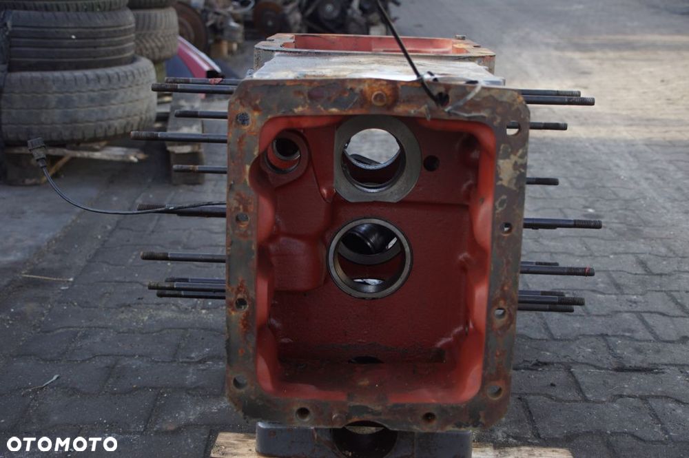 OBUDOWA TRAKTOR NEW HOLLAND 8360 5173156 - 5