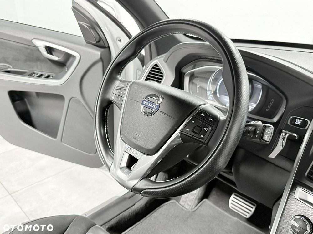 Volvo XC 60 D4 AWD Momentum - 31