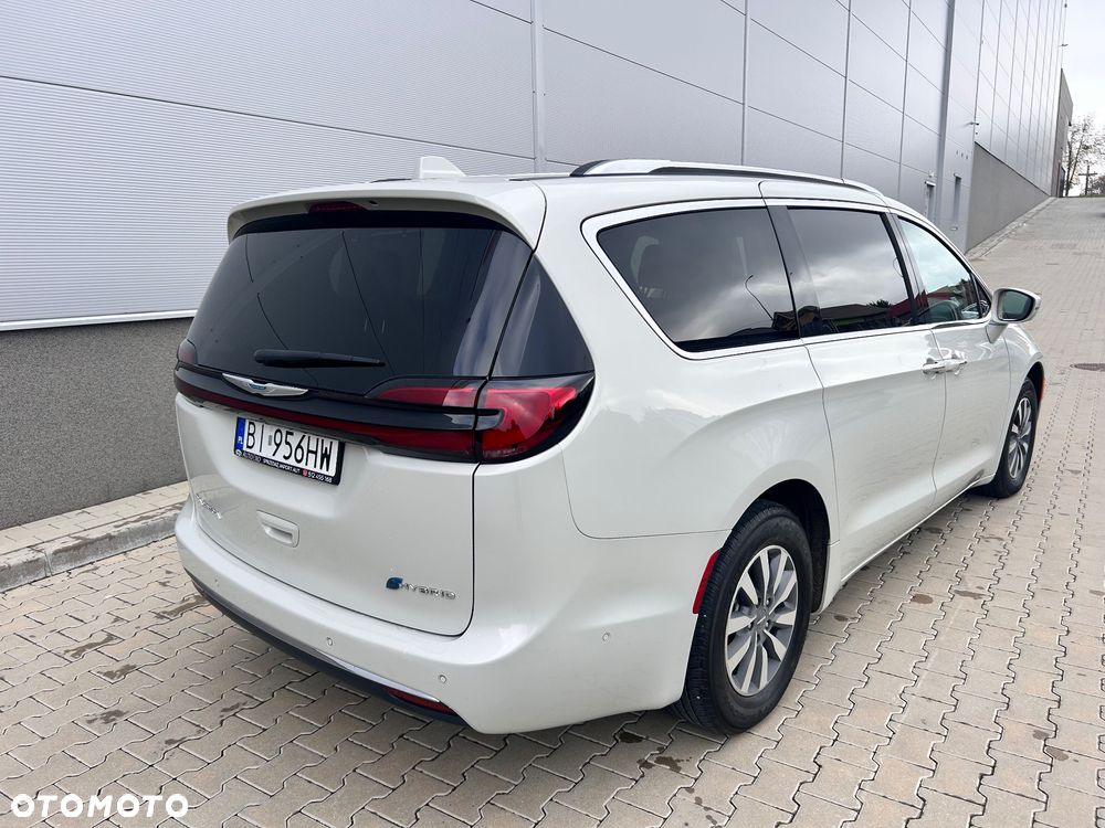 Chrysler Pacifica - 4