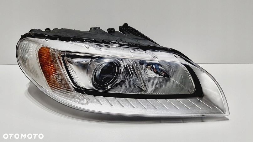 REFLEKTOR PRAWY XENON VOLVO S80 V70 XC70 LIFT EUROPA - 1