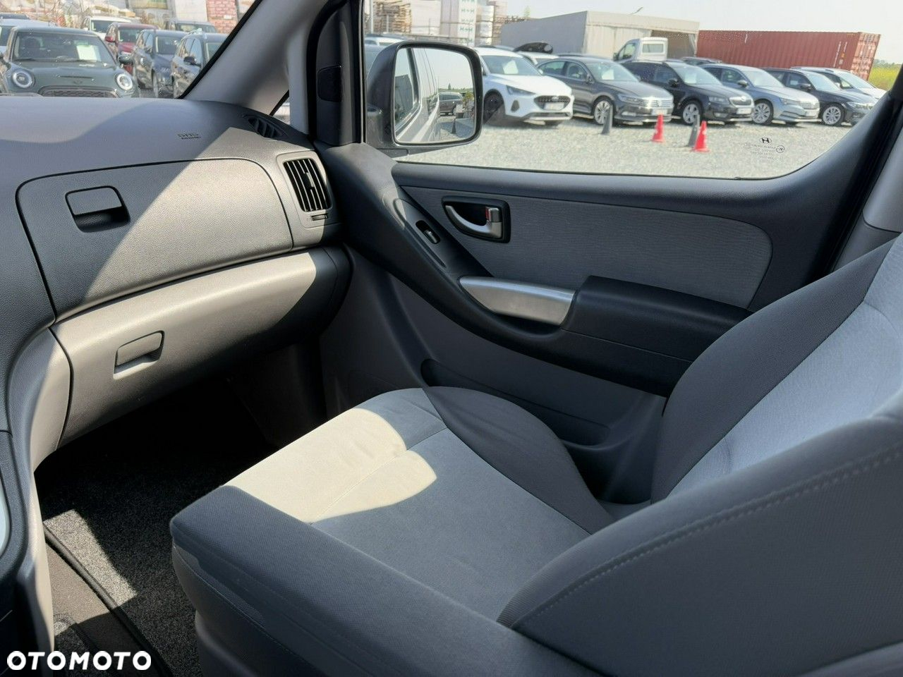 Hyundai H-1 2.5 CRDi Travel Family - 27