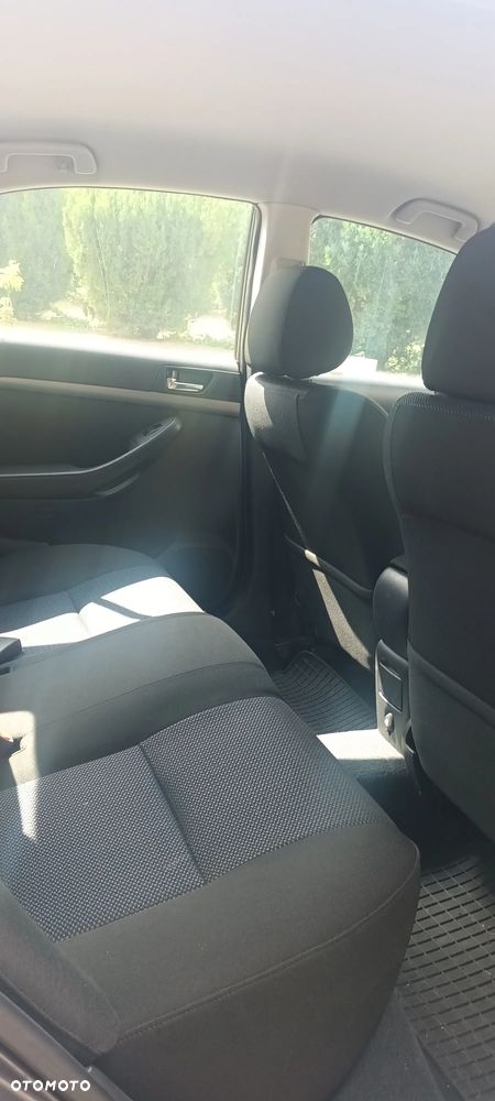 Toyota Avensis 2.0 D-4D Sol - 8