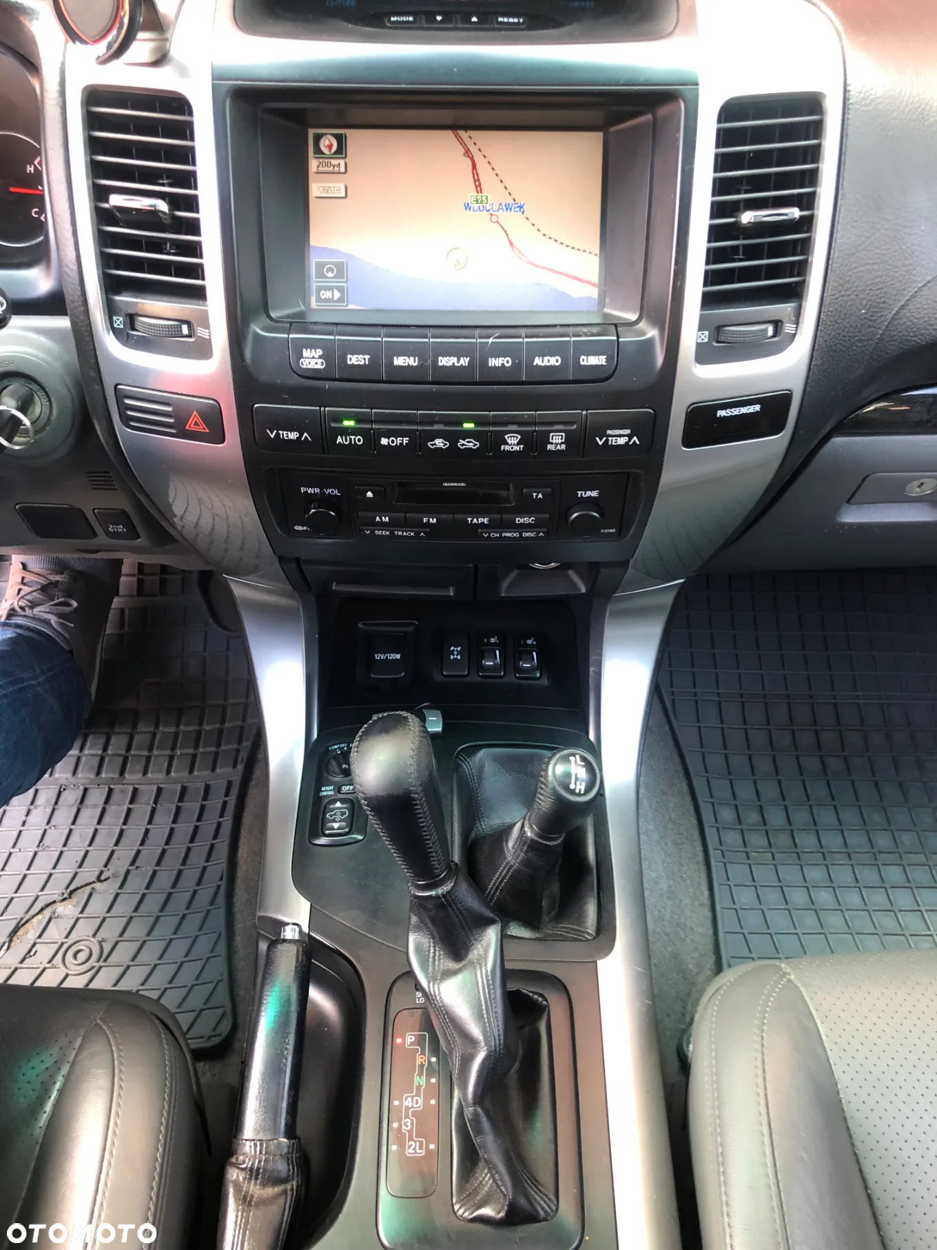 Toyota Land Cruiser - 36